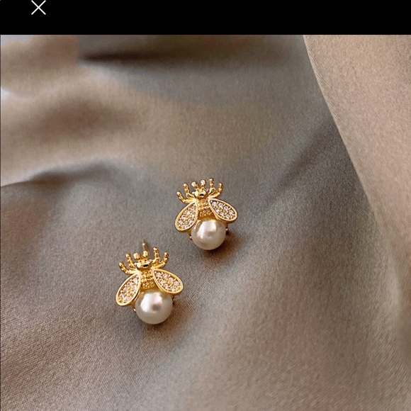 Beautiful gold earrings - Picture 2 of 2